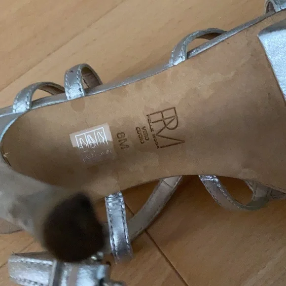 Silver heels - Picture 4 of 4